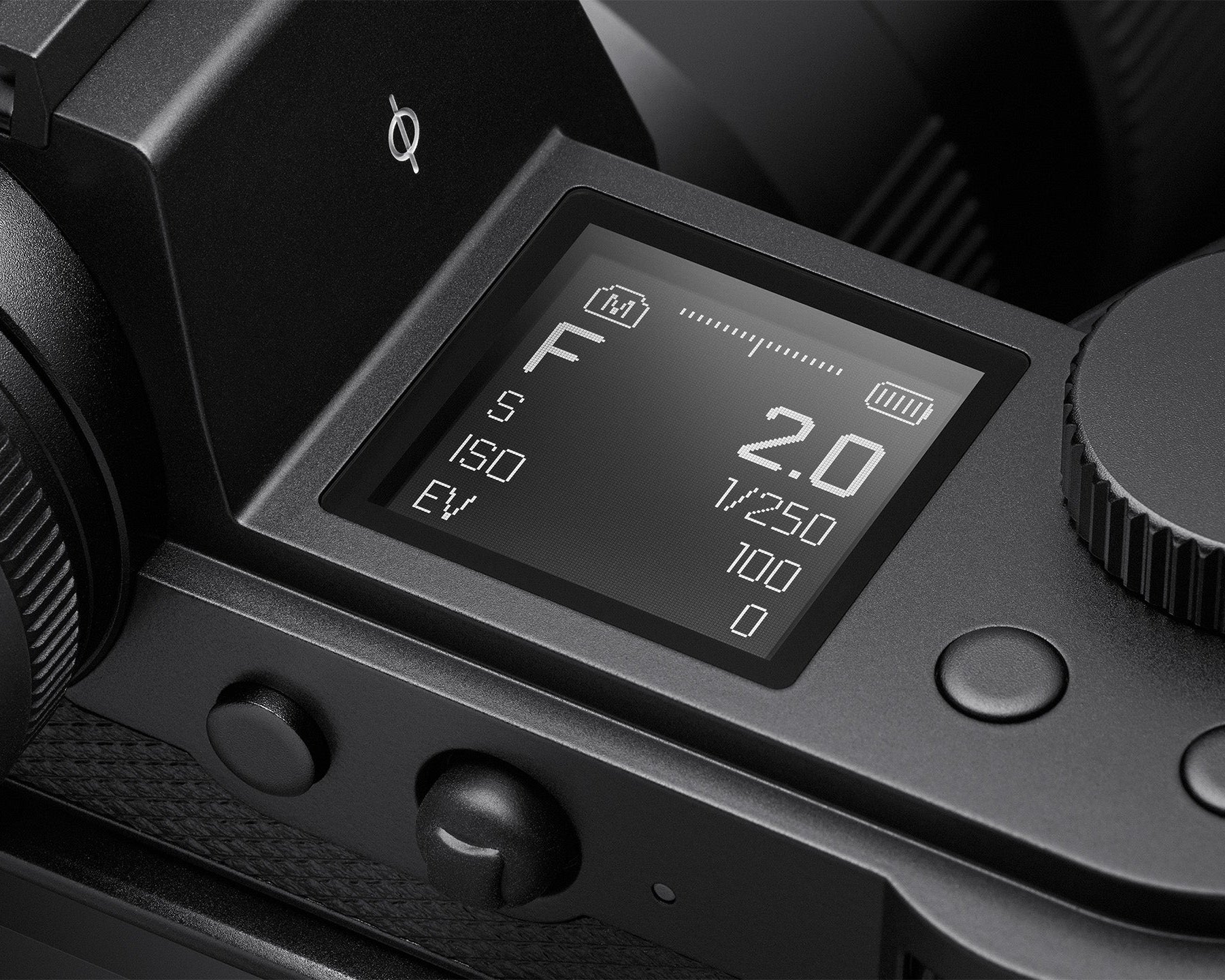SL3-S kit with Vario-Elmarit-SL 24-70 f/2.8 ASPH.