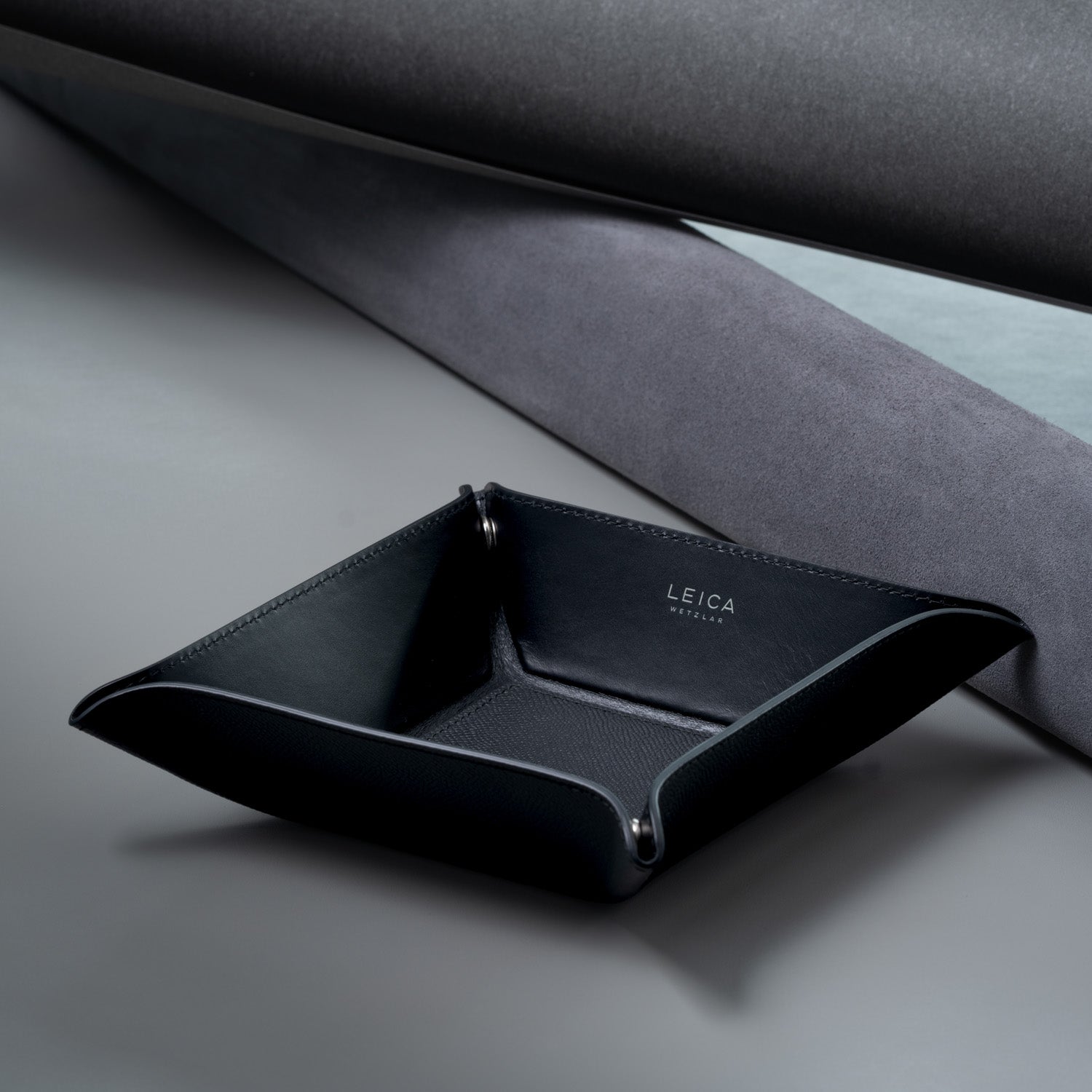 Tray, leather, black