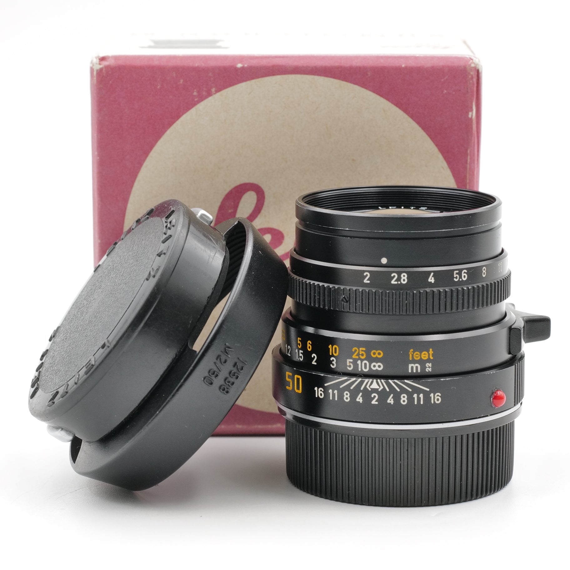 50mm f/2 v.4 Summicron. 3302986