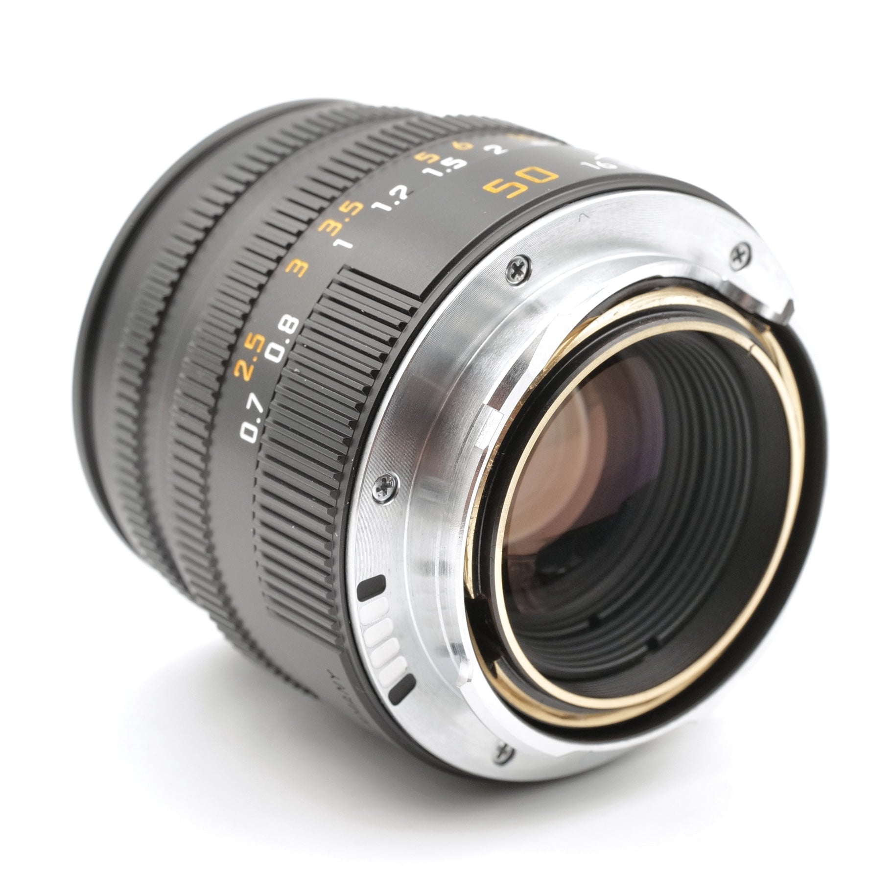 50mm f/2 Summicron-M v.5 6-Bit. 4892408