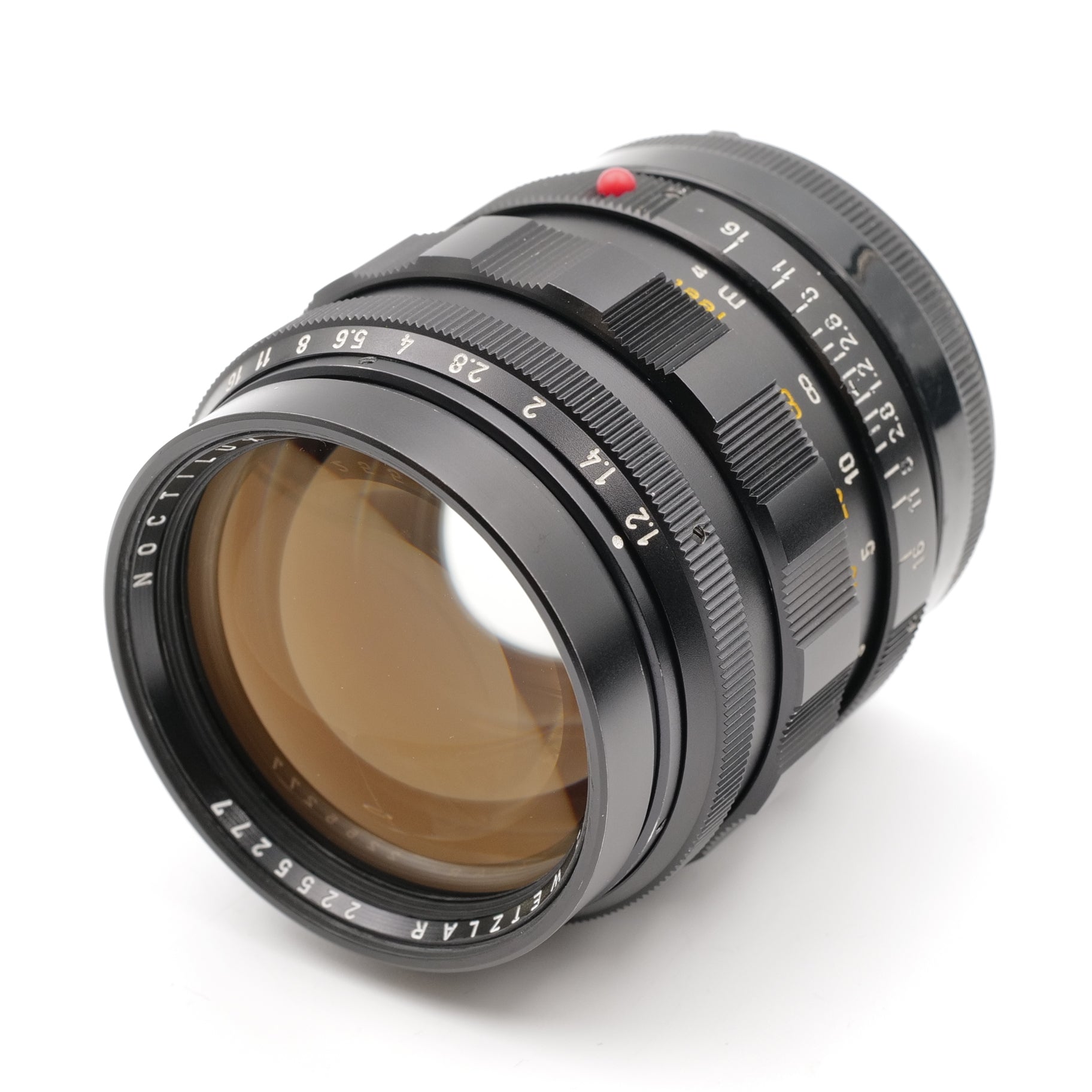 50mm f/1.2 Noctilux. 2255277
