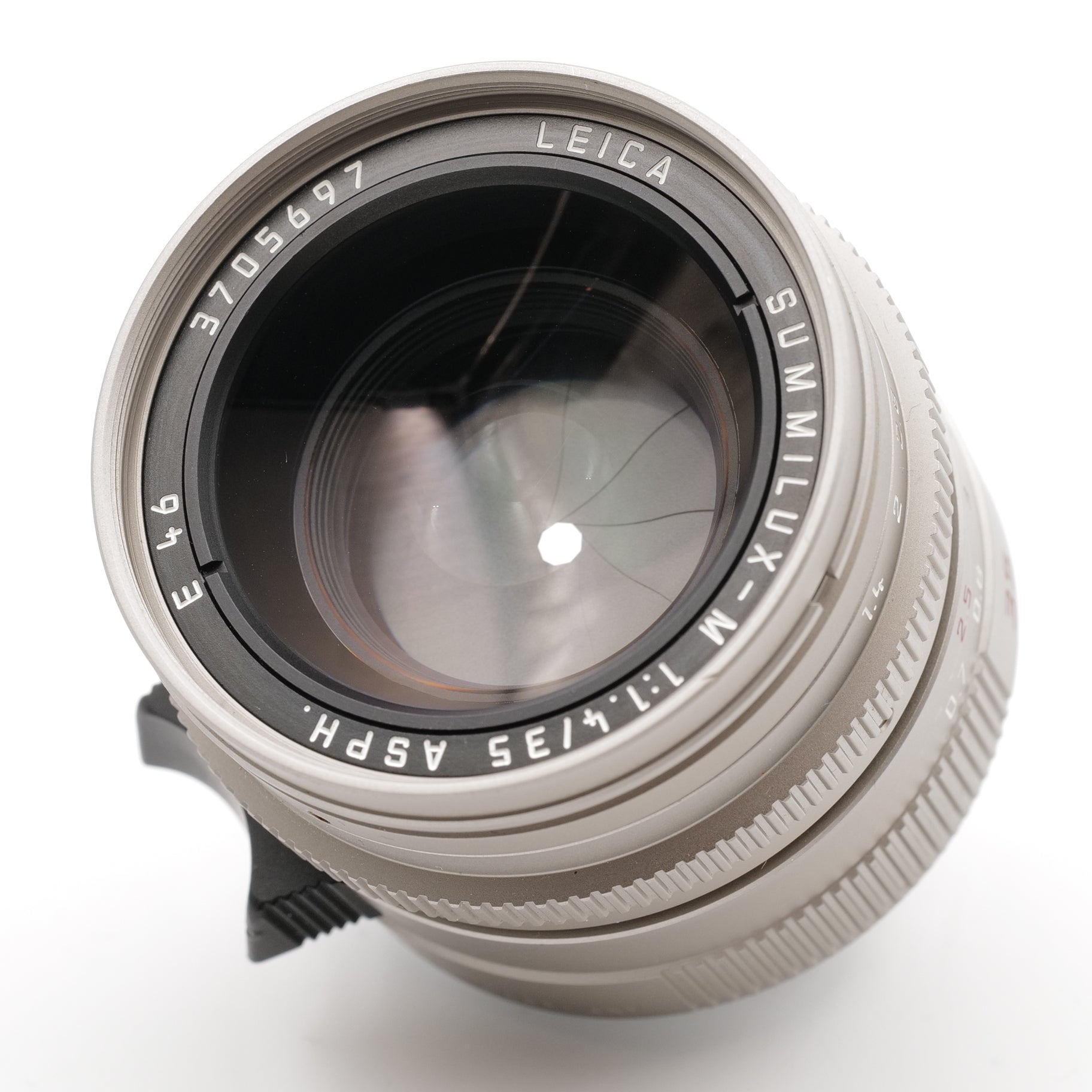 35mm f/1.4 Titanium Summilux-M ASPH. 3705697