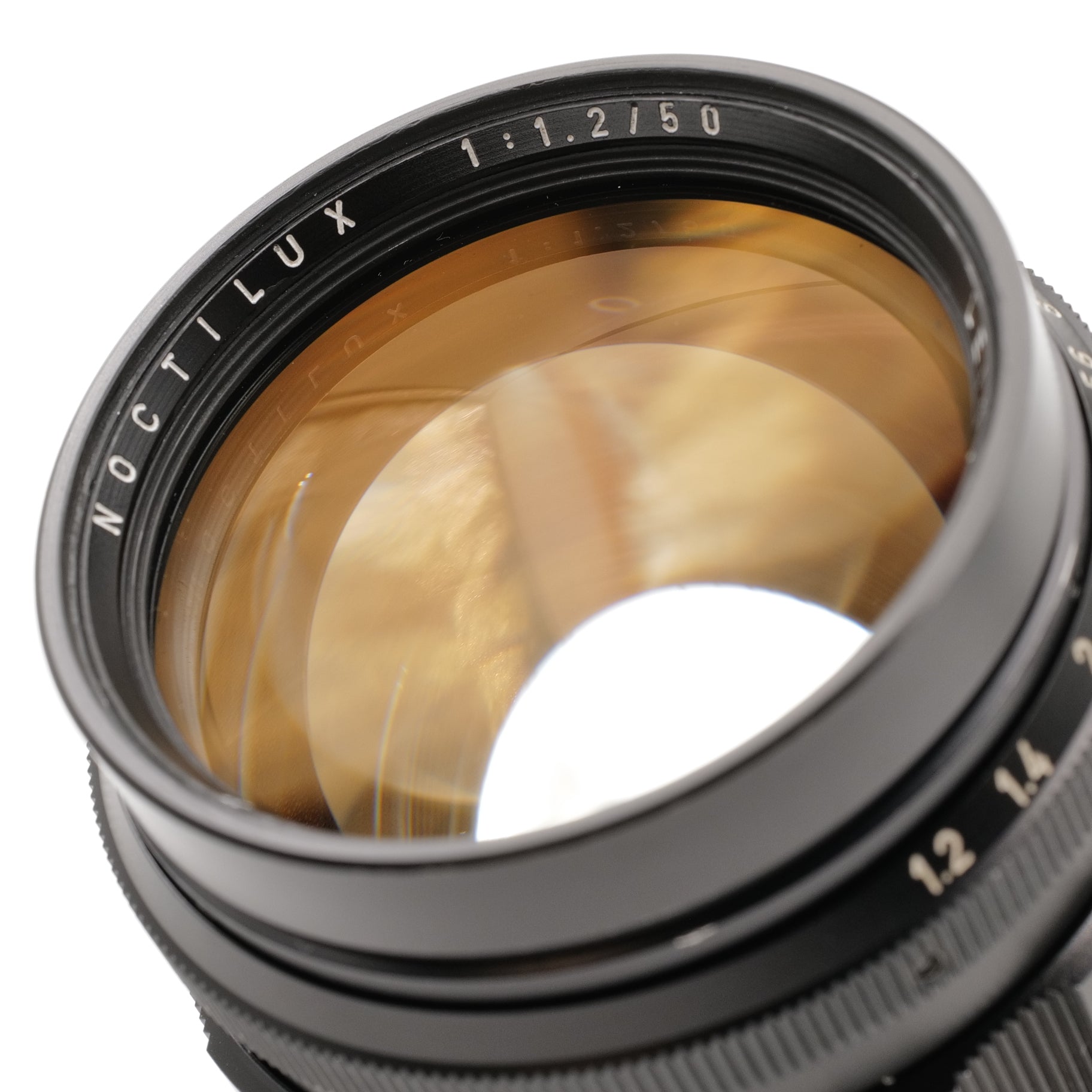 50mm f/1.2 Noctilux. 2255277
