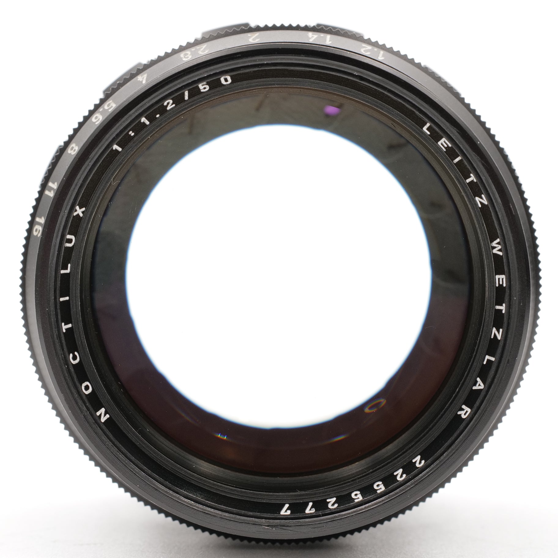 50mm f/1.2 Noctilux. 2255277