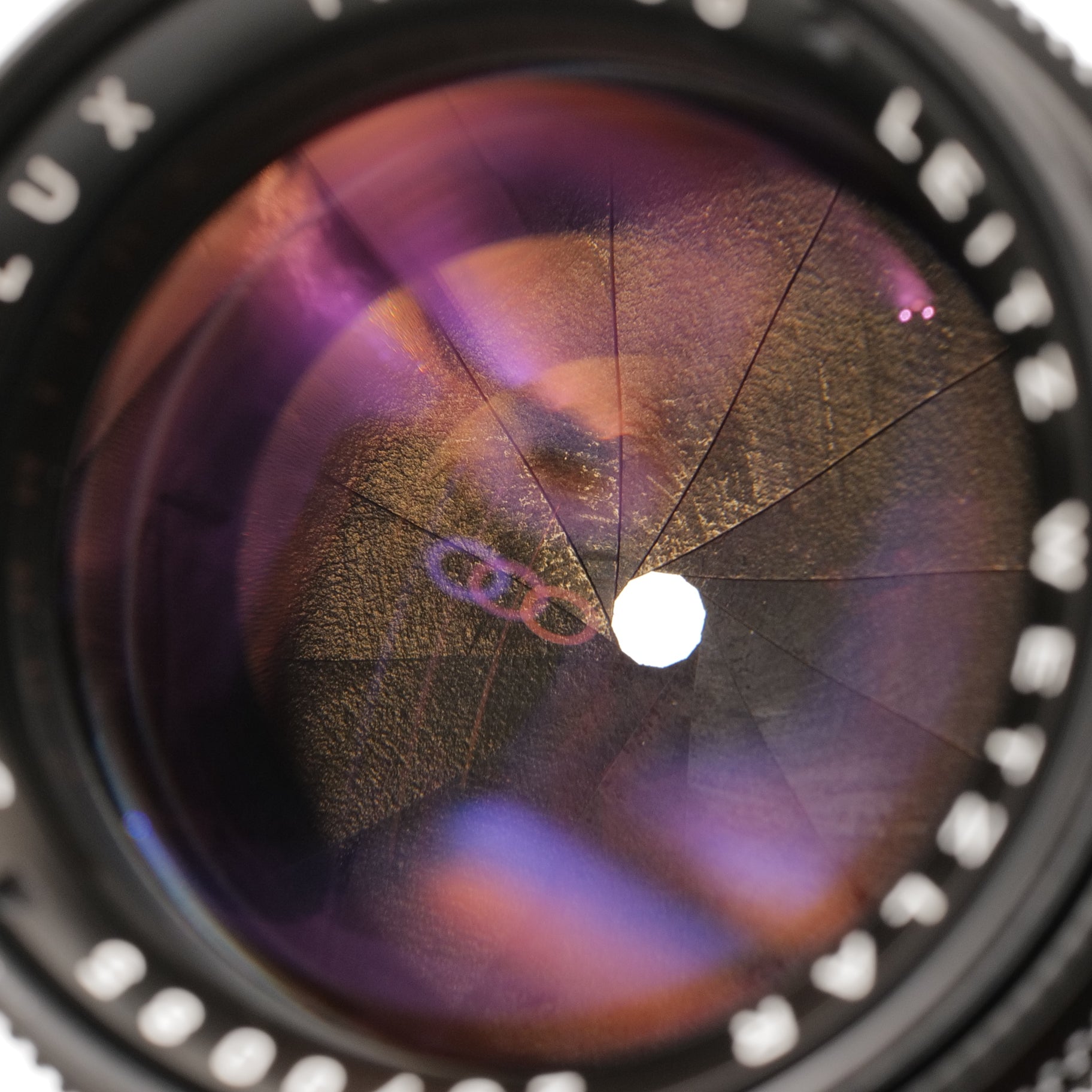 50mm f/1.4 Summilux. 2570085