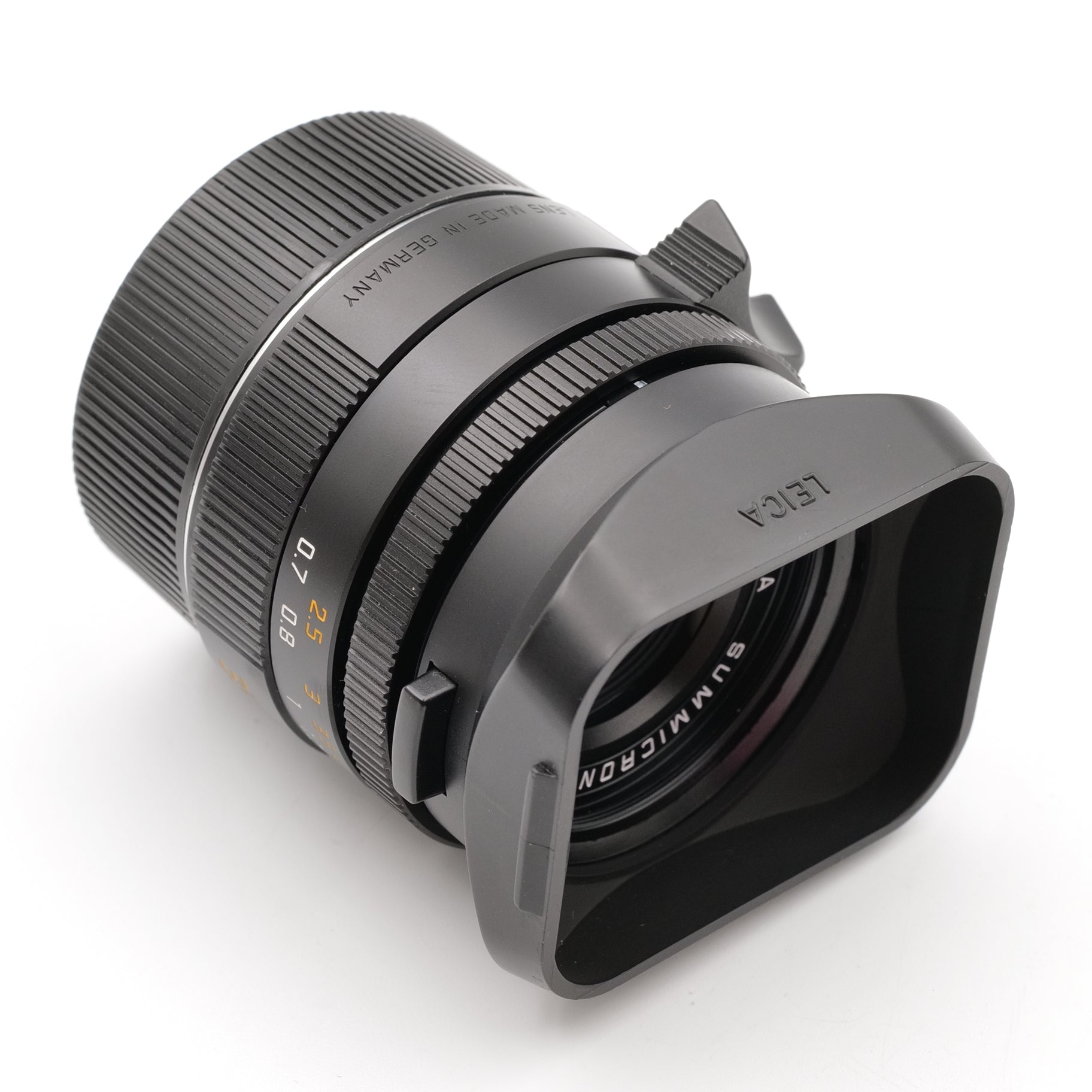 35mm f/2 Summicron-M ASPH. 4067676