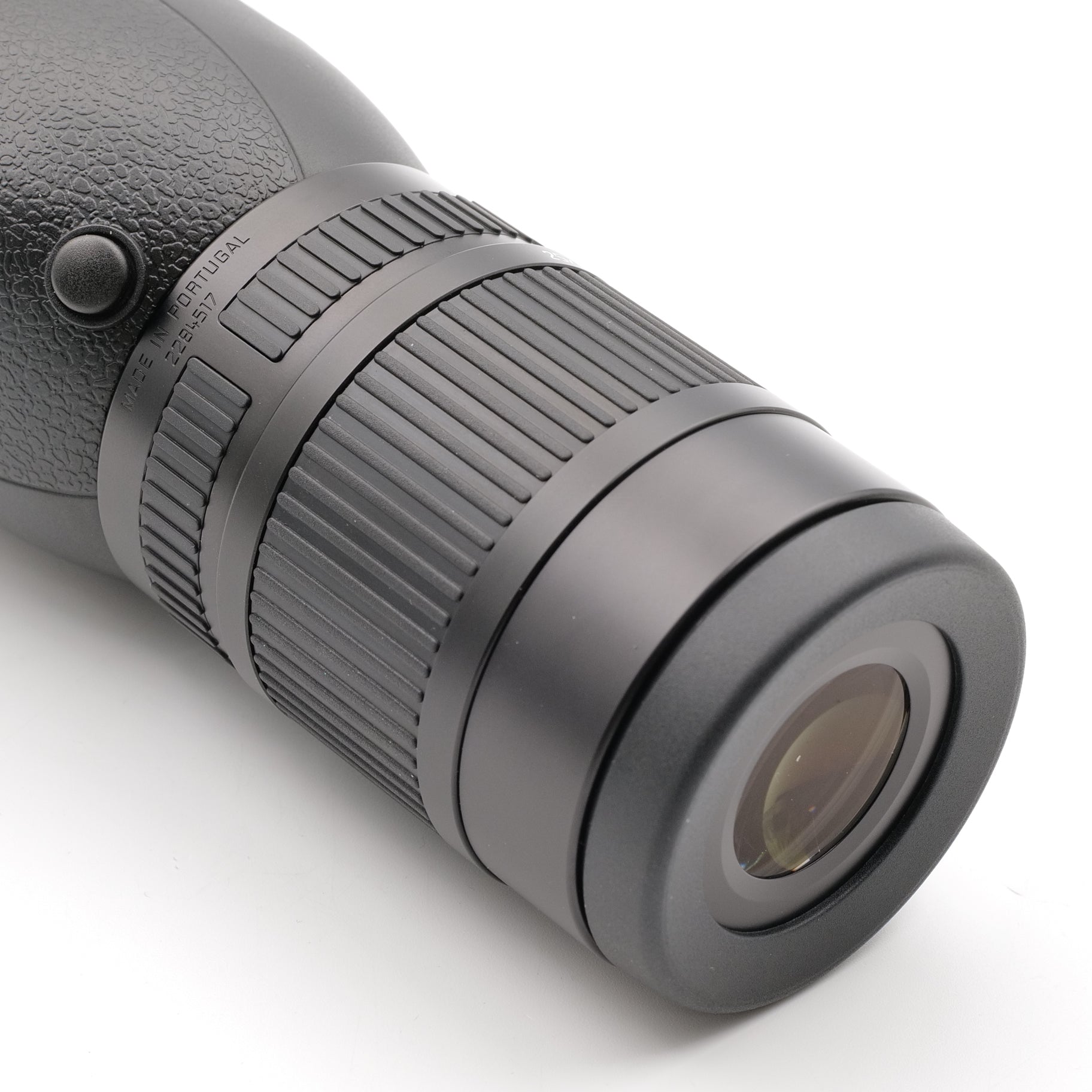 Ex-Demo APO-TELEVID 82 + 25x-50x WW ASPH Eyepiece & Ever Ready Case
