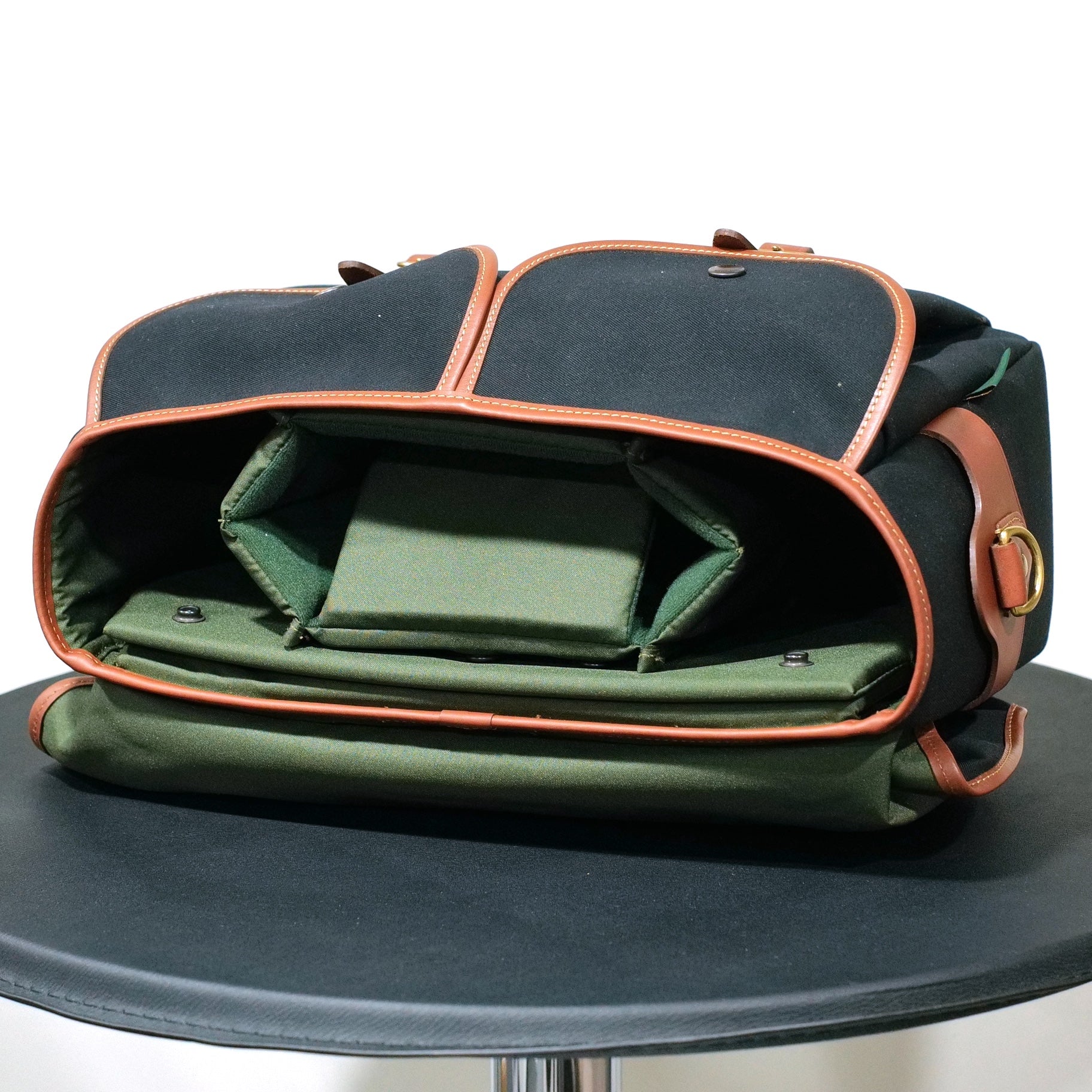 Hadley One Black Canvas/ Tan 51621